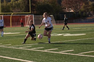 Senior Alice Johnson beats a Gunn High School defender to the ball. Though the Matadors played a defensive first half, they had stronger passes and improved communication in the last 30 minutes. Photo by Colin Ni